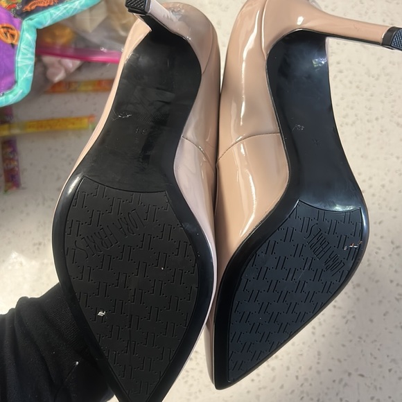 Tan heels - Picture 4 of 5